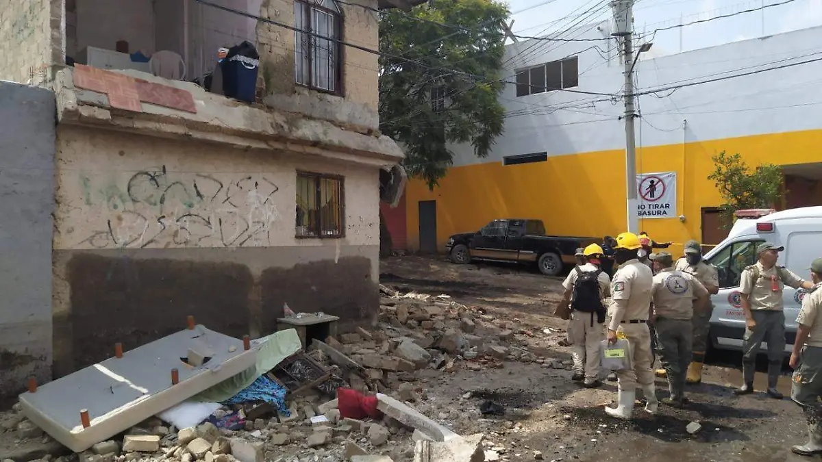 Derrumbe en casa de la colonia Miramar en Zapopan